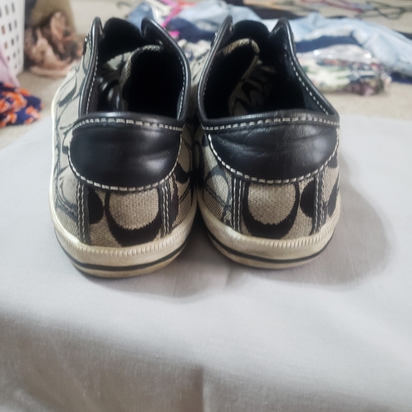 Shoes - Picture 4 of 5